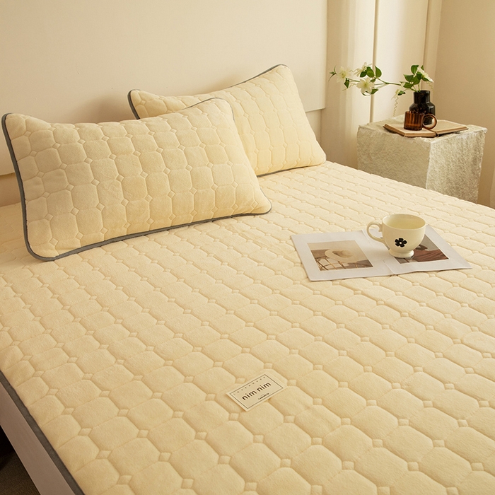 91家纺网 家纺一手货源 找家纺 眠博士 2025新款纯色简约牛奶绒夹棉床褥床笠系列-大床 牛奶绒夹棉床褥-鹅黄