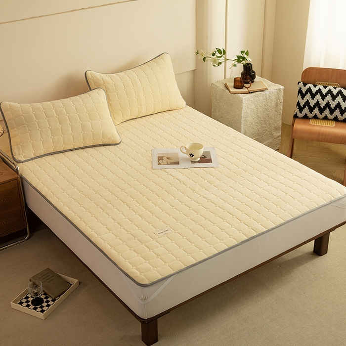 91家纺网 家纺一手货源 找家纺 眠博士 2025新款纯色简约牛奶绒夹棉床褥床笠系列-大床 牛奶绒夹棉床褥-鹅黄