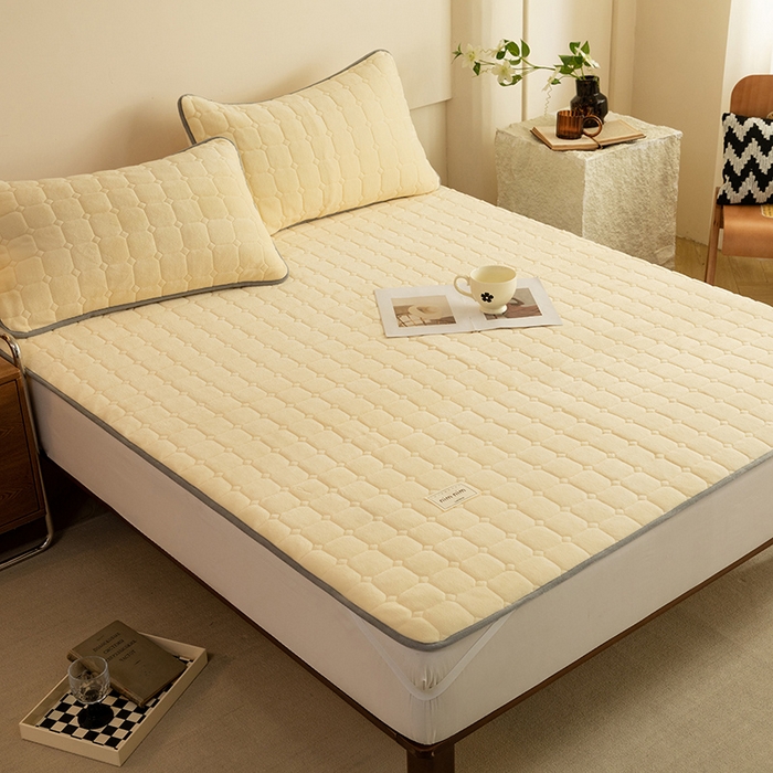 91家纺网 家纺一手货源 找家纺 眠博士 2025新款纯色简约牛奶绒夹棉床褥床笠系列-大床 牛奶绒夹棉床褥-鹅黄