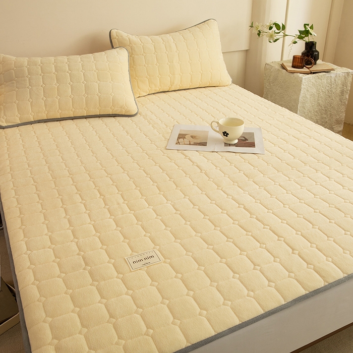 91家纺网 家纺一手货源 找家纺 眠博士 2025新款纯色简约牛奶绒夹棉床褥床笠系列-大床 牛奶绒夹棉床褥-鹅黄