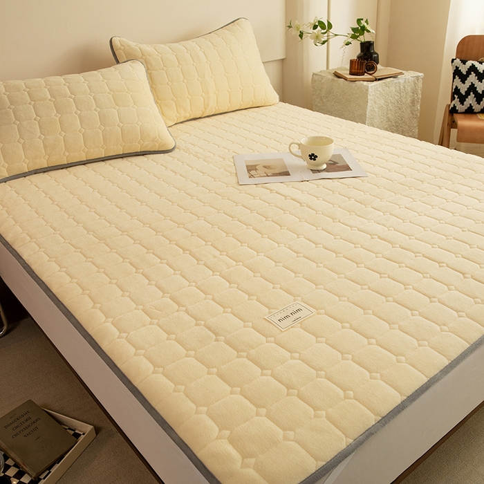 91家纺网 家纺一手货源 找家纺 眠博士 2025新款纯色简约牛奶绒夹棉床褥床笠系列-大床 牛奶绒夹棉床褥-鹅黄