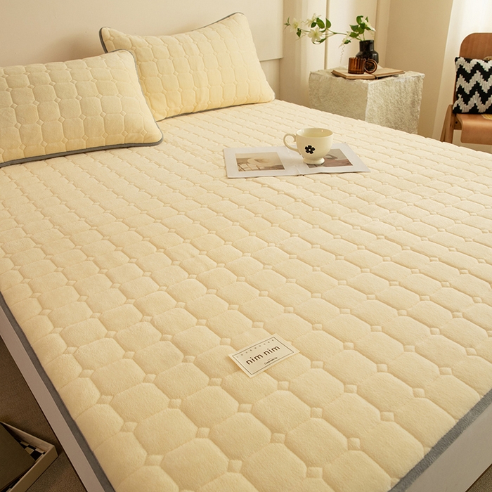 91家纺网 家纺一手货源 找家纺 眠博士 2025新款纯色简约牛奶绒夹棉床褥床笠系列-大床 牛奶绒夹棉床褥-鹅黄