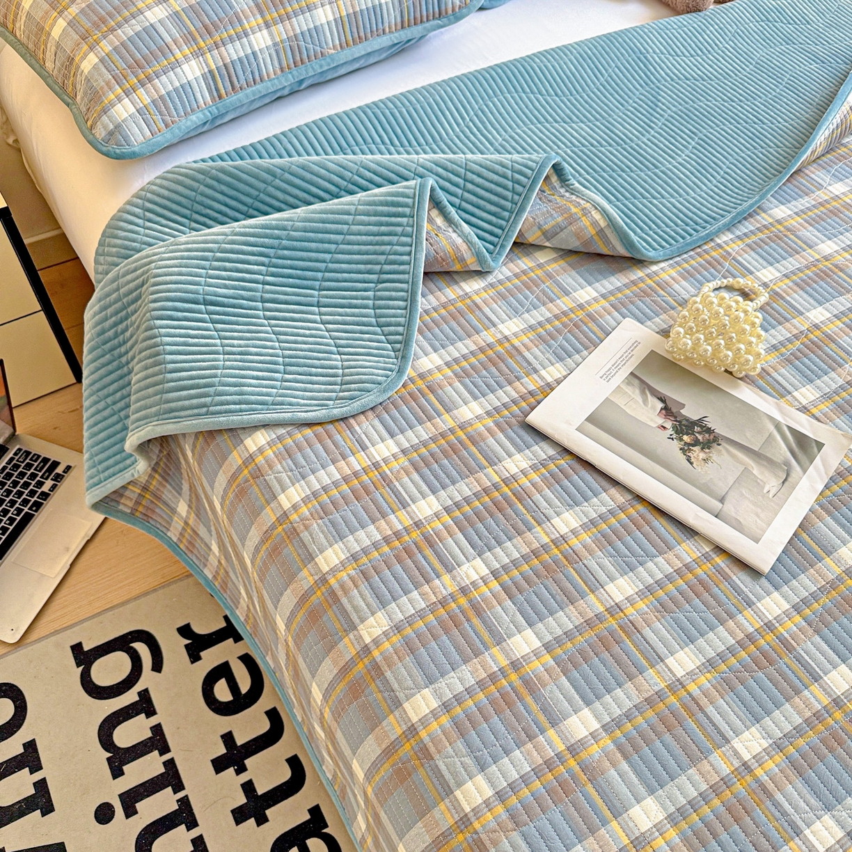 91家纺网 家纺一手货源 找家纺 宜派家纺 2025新款无印风全棉色织水洗棉加厚婴儿绒床盖单件格纹简约夹棉炕盖床盖三件套 格调兰