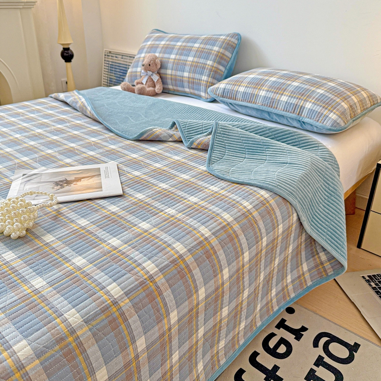 91家纺网 家纺一手货源 找家纺 宜派家纺 2025新款无印风全棉色织水洗棉加厚婴儿绒床盖单件格纹简约夹棉炕盖床盖三件套 格调兰