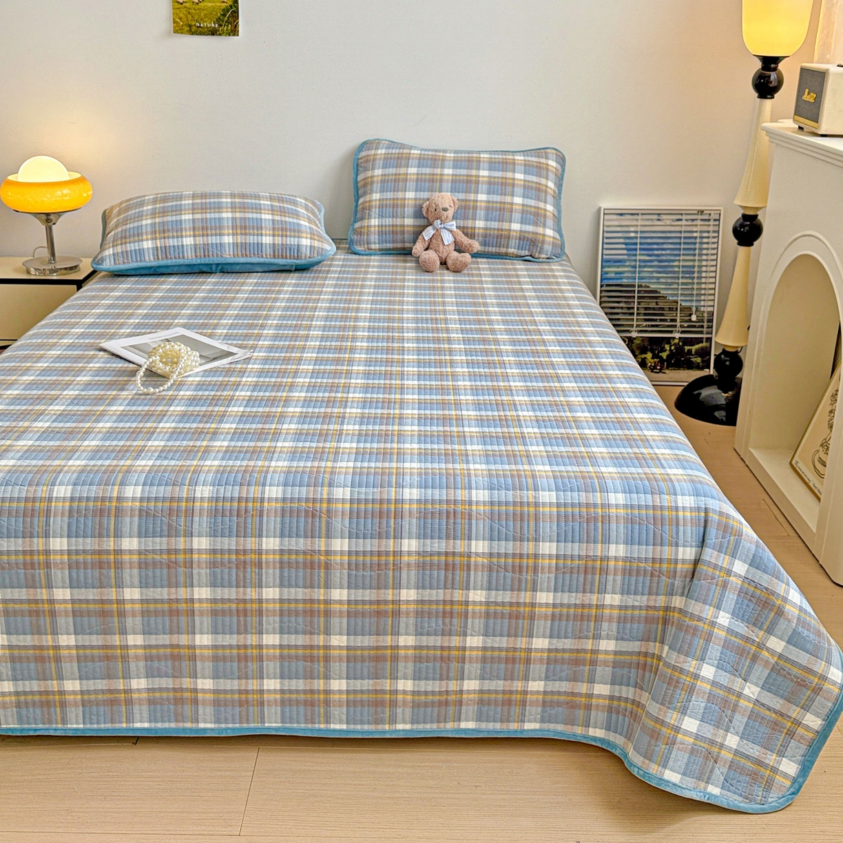 91家纺网 家纺一手货源 找家纺 宜派家纺 2025新款无印风全棉色织水洗棉加厚婴儿绒床盖单件格纹简约夹棉炕盖床盖三件套 格调兰