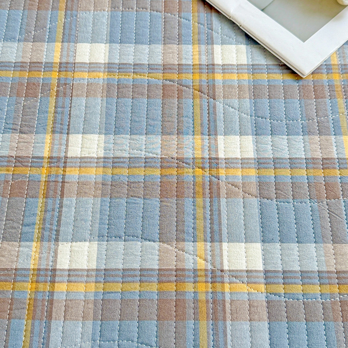 91家纺网 家纺一手货源 找家纺 宜派家纺 2025新款无印风全棉色织水洗棉加厚婴儿绒床盖单件格纹简约夹棉炕盖床盖三件套 格调兰