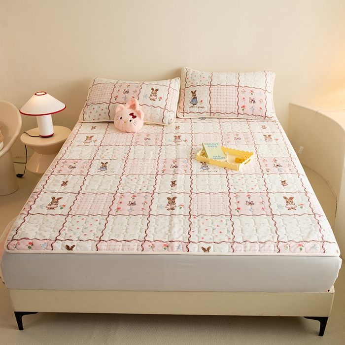 91家纺网 家纺一手货源 找家纺 眠博士 2025新款纯色简约牛奶绒夹棉床褥床笠系列-大床 牛奶绒夹棉床褥-方格兔