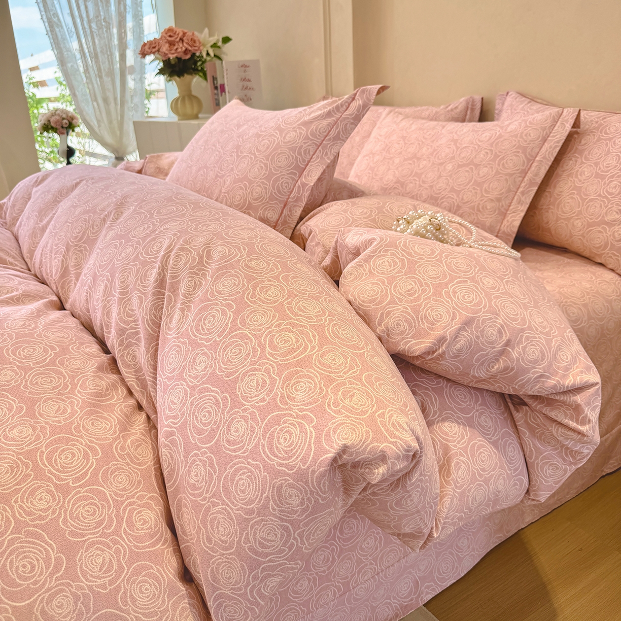 91家纺网 家纺一手货源 找家纺 壹贝家纺 2025新款A类100%全棉加厚磨毛四件套系列 玫瑰情缘-粉