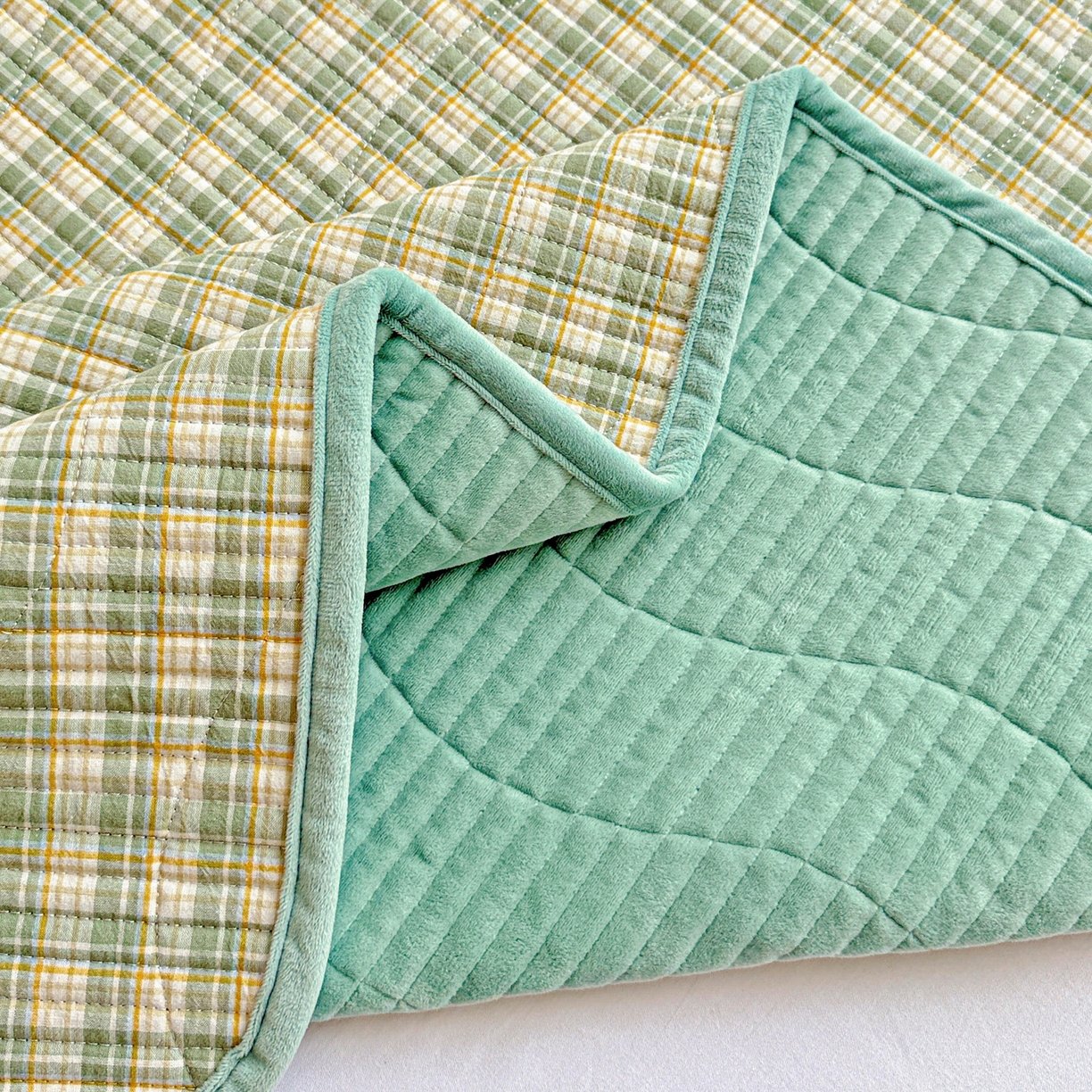 91家纺网 家纺一手货源 找家纺 宜派家纺 2025新款无印风全棉色织水洗棉加厚婴儿绒床盖单件格纹简约夹棉炕盖床盖三件套 青柠绿