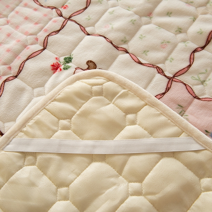 91家纺网 家纺一手货源 找家纺 眠博士 2025新款纯色简约牛奶绒夹棉床褥床笠系列-大床 牛奶绒夹棉床褥-方格兔