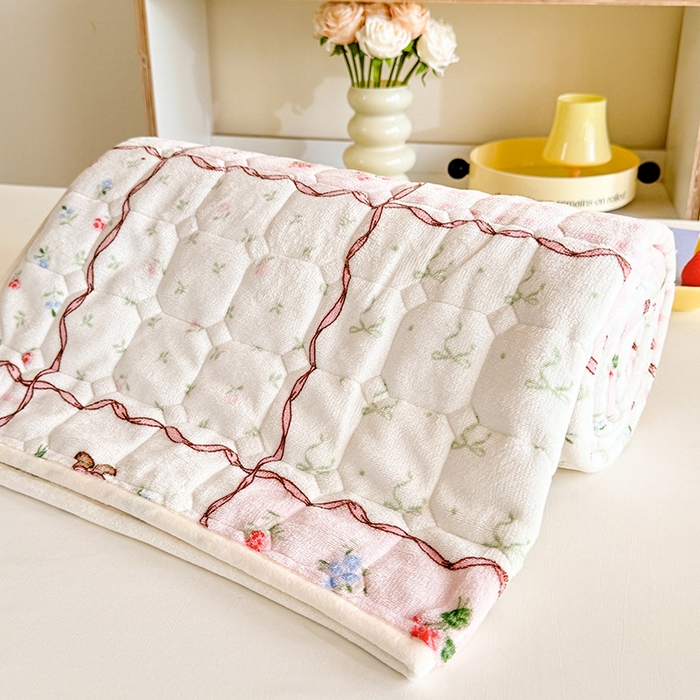 91家纺网 家纺一手货源 找家纺 眠博士 2025新款纯色简约牛奶绒夹棉床褥床笠系列-大床 牛奶绒夹棉床褥-方格兔