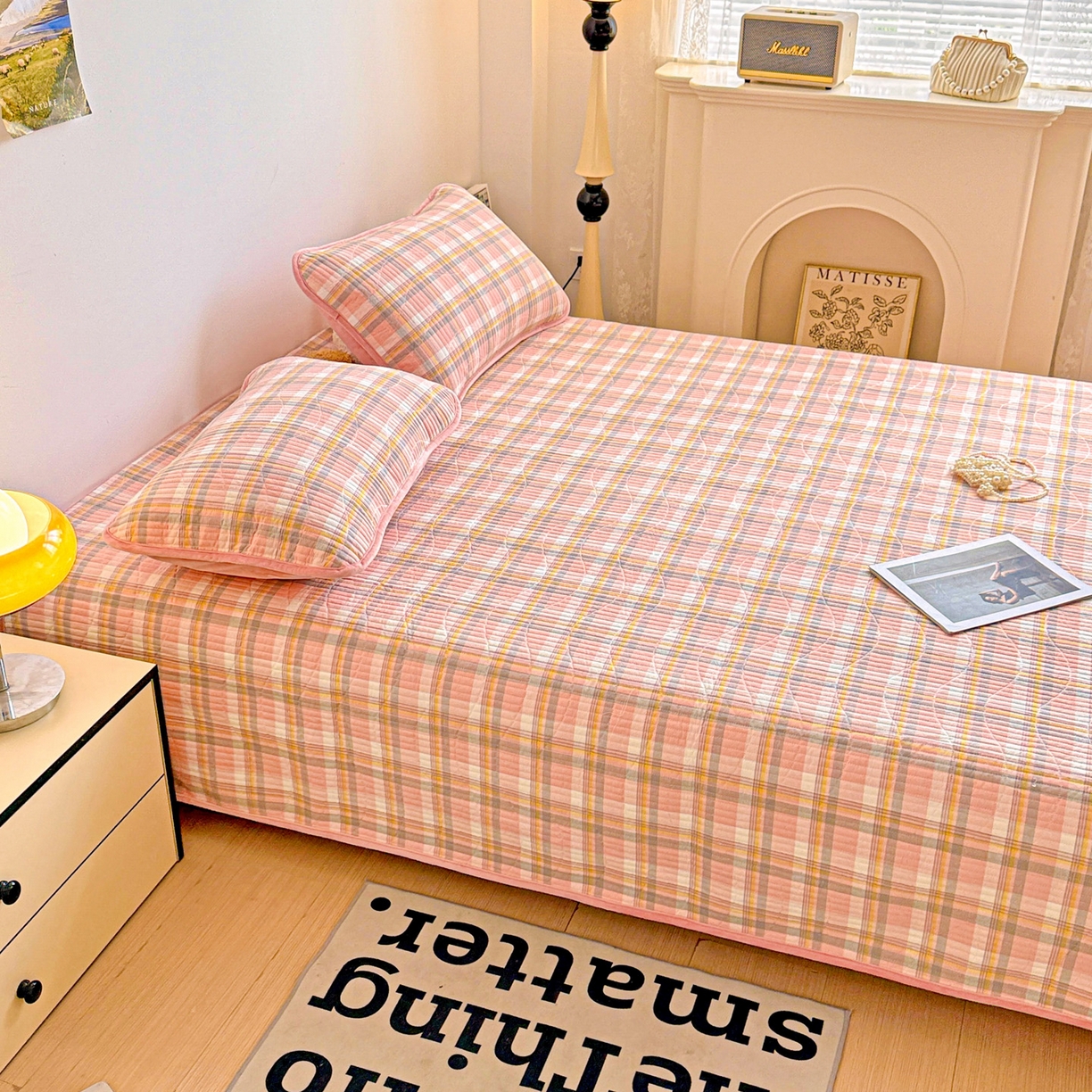 91家纺网 家纺一手货源 找家纺 宜派家纺 2025新款无印风全棉色织水洗棉加厚婴儿绒床盖单件格纹简约夹棉炕盖床盖三件套 柔漫粉