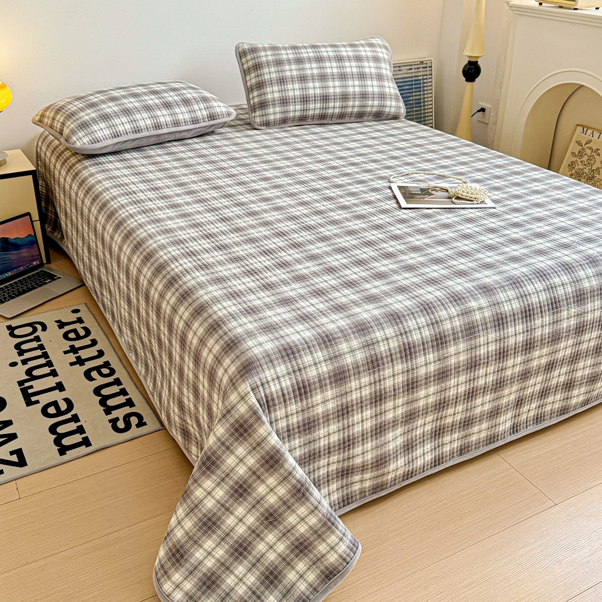 91家纺网 家纺一手货源 找家纺 宜派家纺 2025新款无印风全棉色织水洗棉加厚婴儿绒床盖单件格纹简约夹棉炕盖床盖三件套 休闲灰