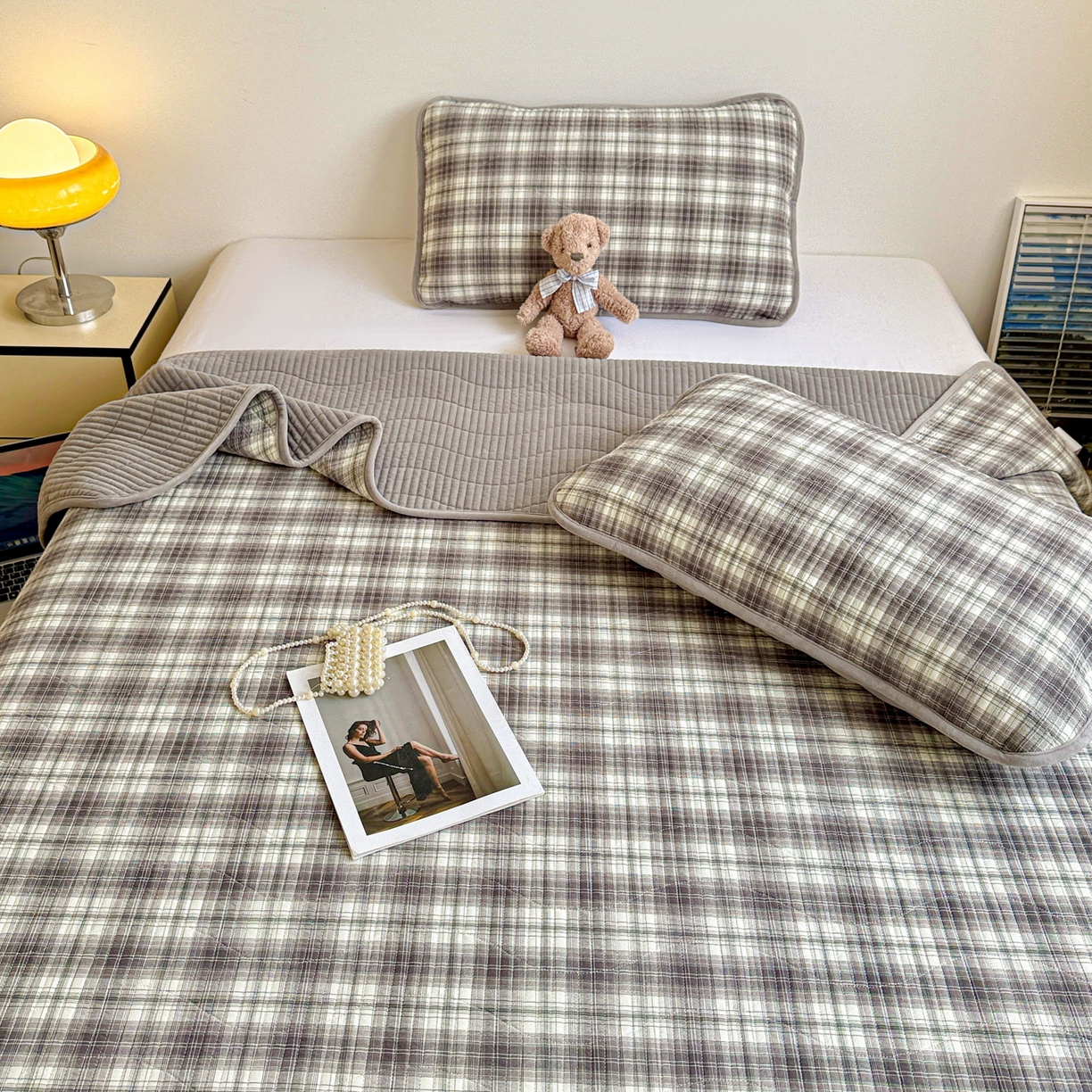 91家纺网 家纺一手货源 找家纺 宜派家纺 2025新款无印风全棉色织水洗棉加厚婴儿绒床盖单件格纹简约夹棉炕盖床盖三件套 休闲灰