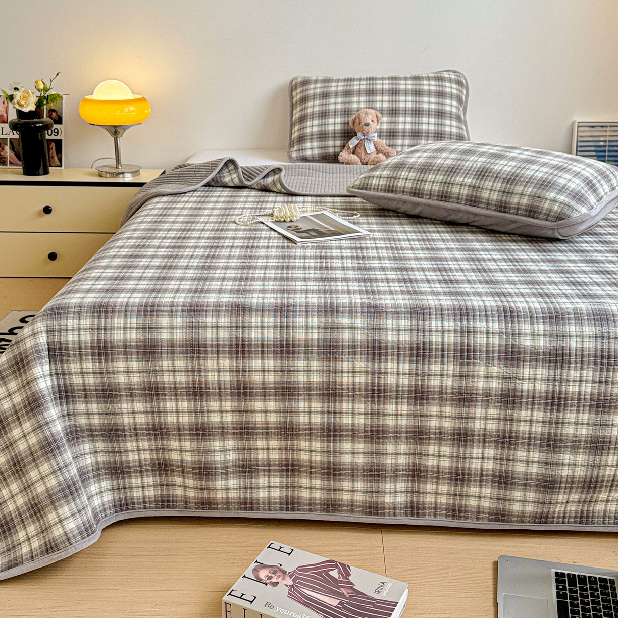 91家纺网 家纺一手货源 找家纺 宜派家纺 2025新款无印风全棉色织水洗棉加厚婴儿绒床盖单件格纹简约夹棉炕盖床盖三件套 休闲灰