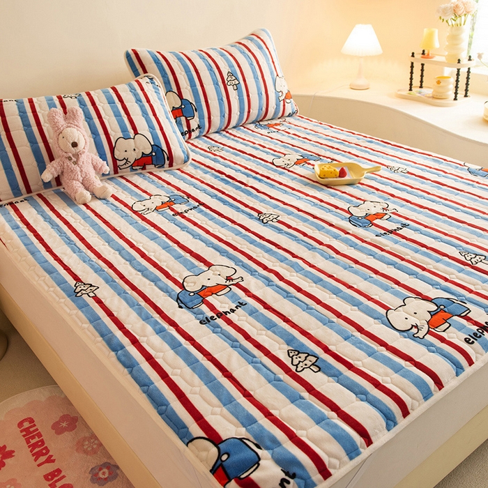 91家纺网 家纺一手货源 找家纺 眠博士 2025新款纯色简约牛奶绒夹棉床褥床笠系列-大床 牛奶绒夹棉床褥-快乐小象