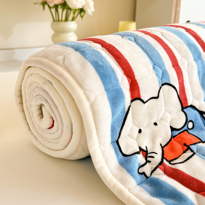 91家纺网 家纺一手货源 找家纺 眠博士 2025新款纯色简约牛奶绒夹棉床褥床笠系列-大床 牛奶绒夹棉床褥-快乐小象