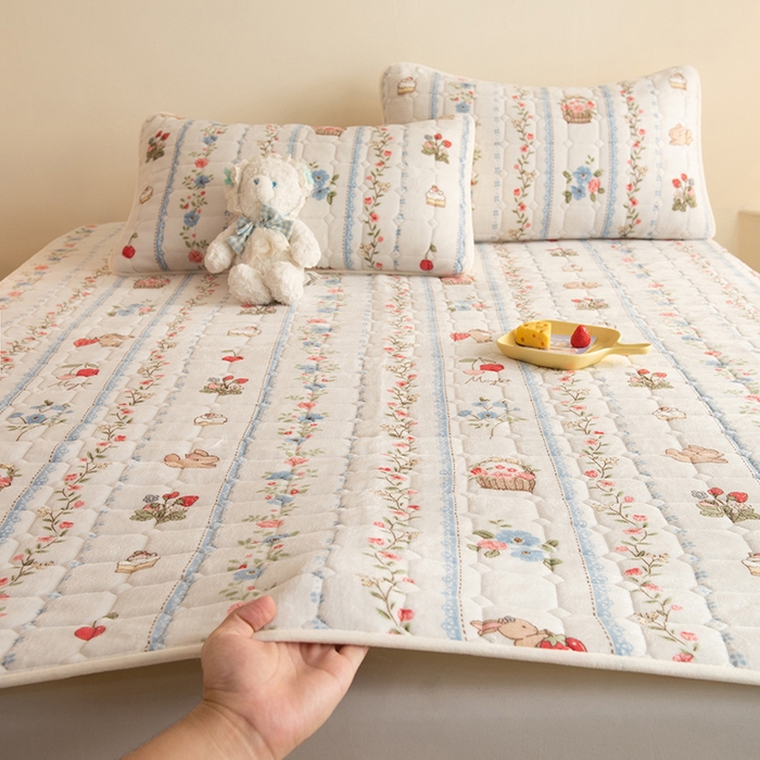 91家纺网 家纺一手货源 找家纺 眠博士 2025新款纯色简约牛奶绒夹棉床褥床笠系列-大床 牛奶绒夹棉床褥-恋恋画语