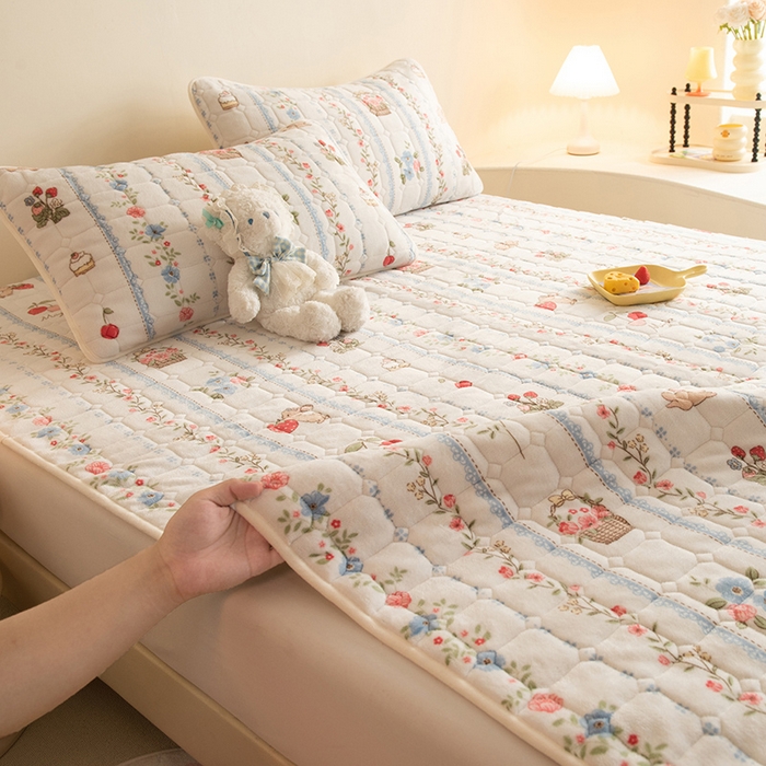 91家纺网 家纺一手货源 找家纺 眠博士 2025新款纯色简约牛奶绒夹棉床褥床笠系列-大床 牛奶绒夹棉床褥-恋恋画语