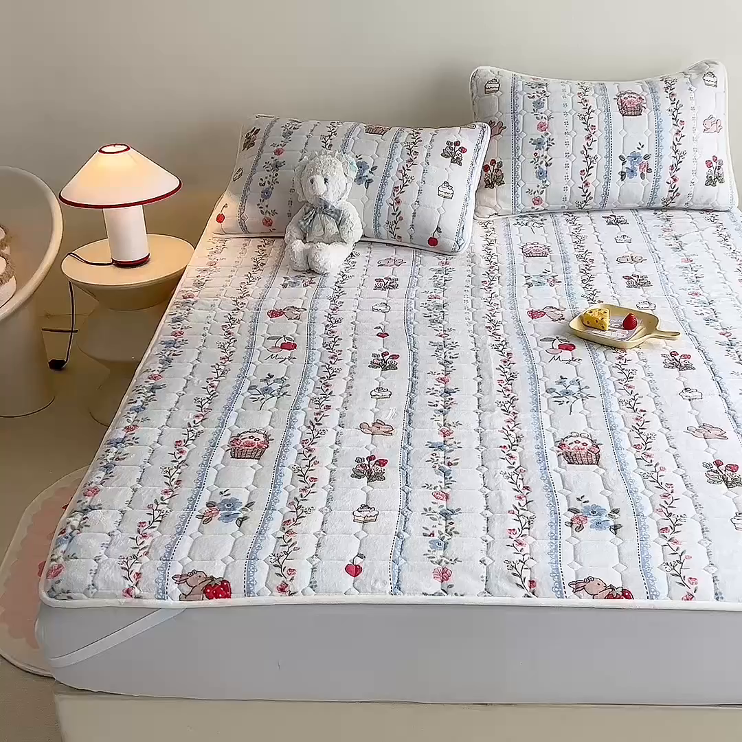 91家纺网 家纺一手货源 找家纺 眠博士 2025新款纯色简约牛奶绒夹棉床褥床笠系列-大床 牛奶绒夹棉床褥-恋恋画语