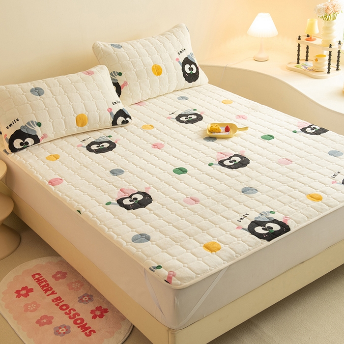 91家纺网 家纺一手货源 找家纺 眠博士 2025新款纯色简约牛奶绒夹棉床褥床笠系列-大床 牛奶绒夹棉床褥-莓烦恼