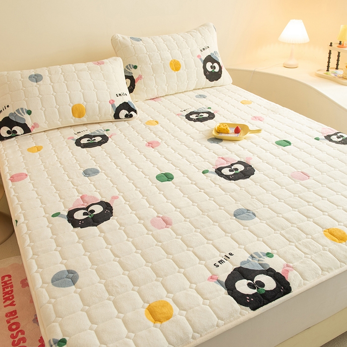 91家纺网 家纺一手货源 找家纺 眠博士 2025新款纯色简约牛奶绒夹棉床褥床笠系列-大床 牛奶绒夹棉床褥-莓烦恼