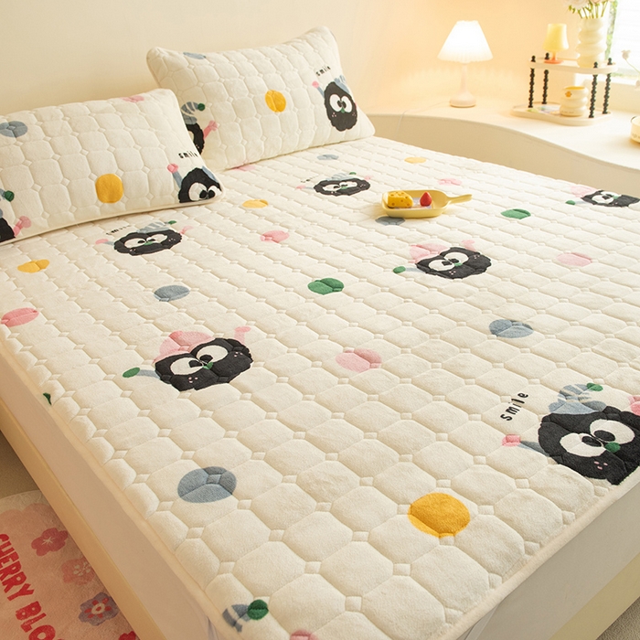 91家纺网 家纺一手货源 找家纺 眠博士 2025新款纯色简约牛奶绒夹棉床褥床笠系列-大床 牛奶绒夹棉床褥-莓烦恼