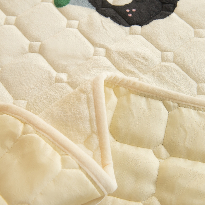 91家纺网 家纺一手货源 找家纺 眠博士 2025新款纯色简约牛奶绒夹棉床褥床笠系列-大床 牛奶绒夹棉床褥-莓烦恼