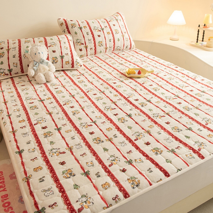 91家纺网 家纺一手货源 找家纺 眠博士 2025新款纯色简约牛奶绒夹棉床褥床笠系列-大床 牛奶绒夹棉床褥-幸福小猫