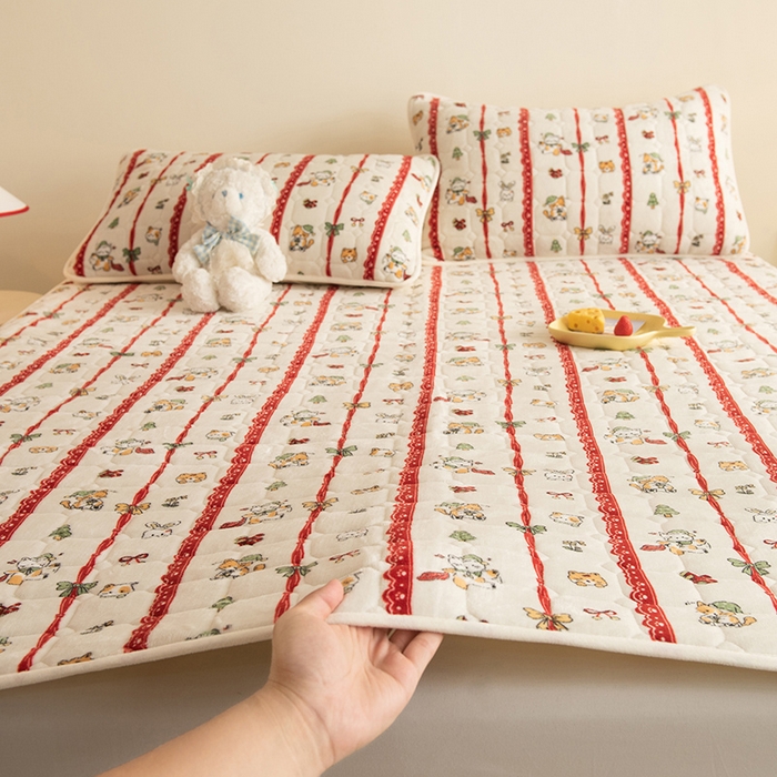 91家纺网 家纺一手货源 找家纺 眠博士 2025新款纯色简约牛奶绒夹棉床褥床笠系列-大床 牛奶绒夹棉床褥-幸福小猫