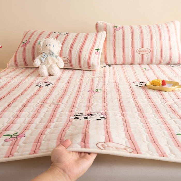 91家纺网 家纺一手货源 找家纺 眠博士 2025新款纯色简约牛奶绒夹棉床褥床笠系列-大床 牛奶绒夹棉床褥-音乐猫咪