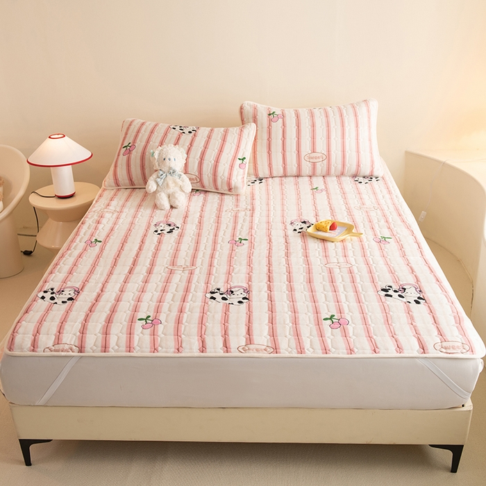 91家纺网 家纺一手货源 找家纺 眠博士 2025新款纯色简约牛奶绒夹棉床褥床笠系列-大床 牛奶绒夹棉床褥-音乐猫咪