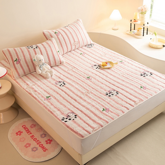 91家纺网 家纺一手货源 找家纺 眠博士 2025新款纯色简约牛奶绒夹棉床褥床笠系列-大床 牛奶绒夹棉床褥-音乐猫咪