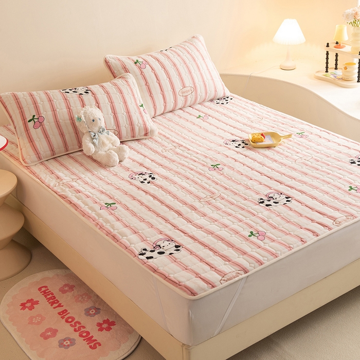 91家纺网 家纺一手货源 找家纺 眠博士 2025新款纯色简约牛奶绒夹棉床褥床笠系列-大床 牛奶绒夹棉床褥-音乐猫咪