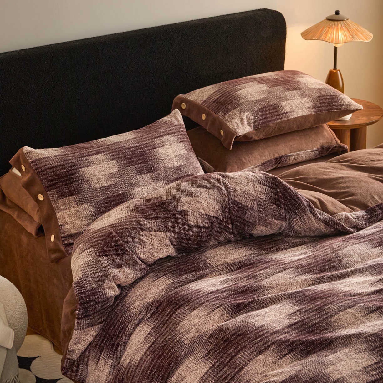 91家纺网 家纺一手货源 找家纺 吾诺家居 吾诺 2025新款纽扣款牛奶绒四件套美丽绒四件套数码四件套 格调可可