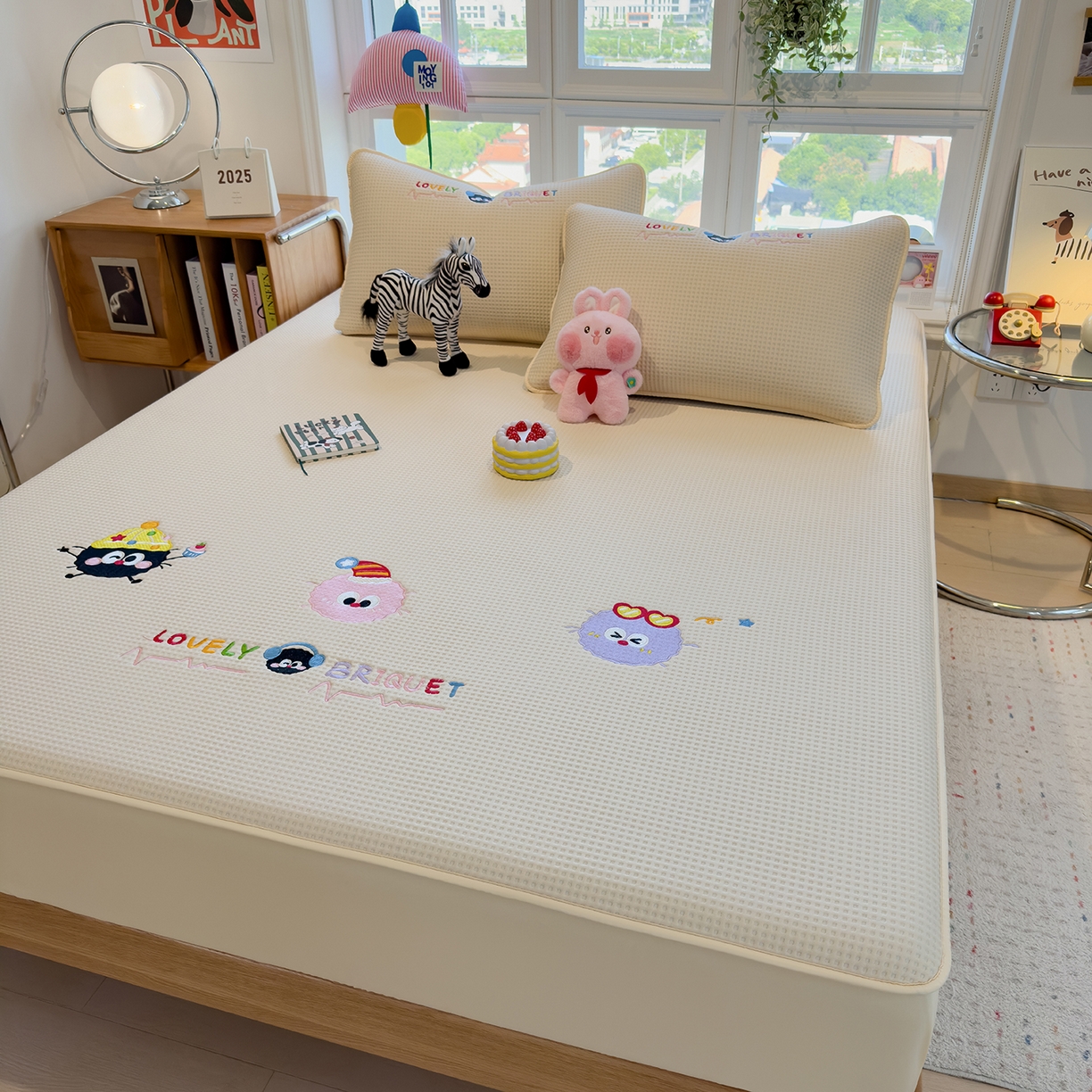 91家纺网 家纺一手货源 找家纺 （总）宜派家纺 2025新款华夫格夹棉刺绣床笠单品卡通可爱学生宿舍单品单床笠床罩