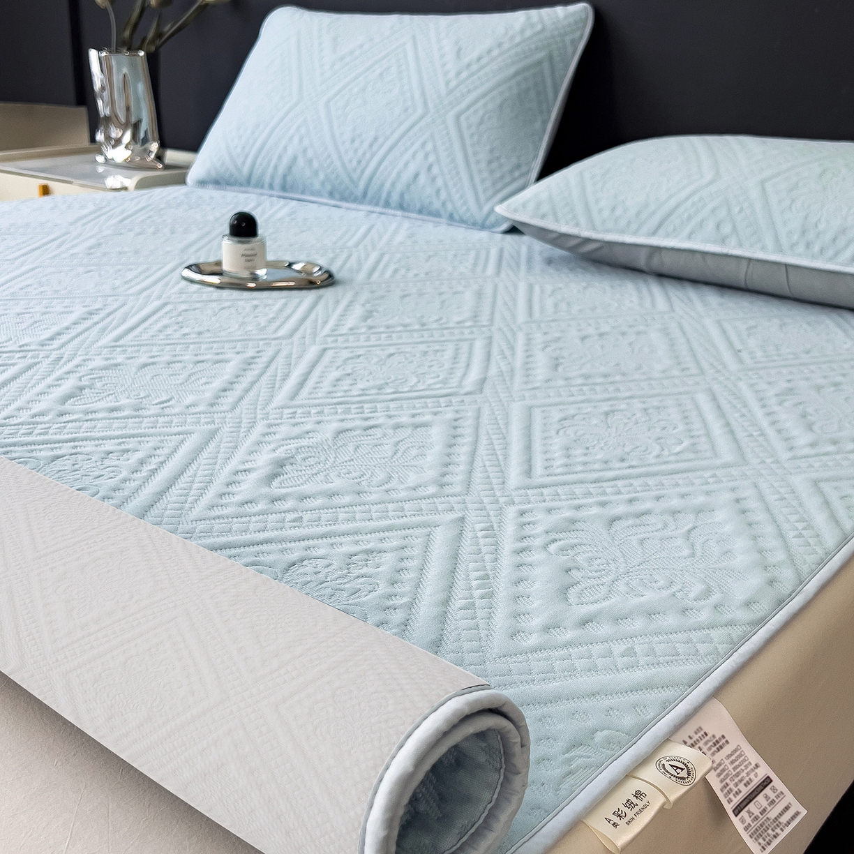 91家纺网 家纺一手货源 找家纺 （总）宜派家纺 2025新款A类柔感彩绒棉夹棉床护垫-菱影蔓花