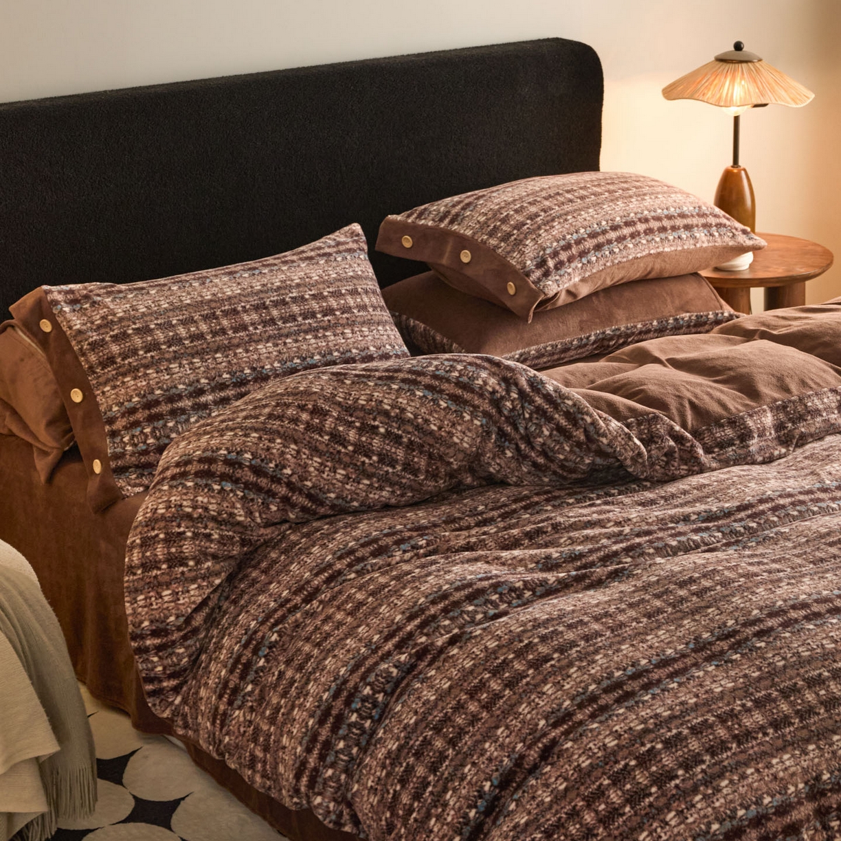 91家纺网 家纺一手货源 找家纺 吾诺家居 吾诺 2025新款纽扣款牛奶绒四件套美丽绒四件套数码四件套 织梦