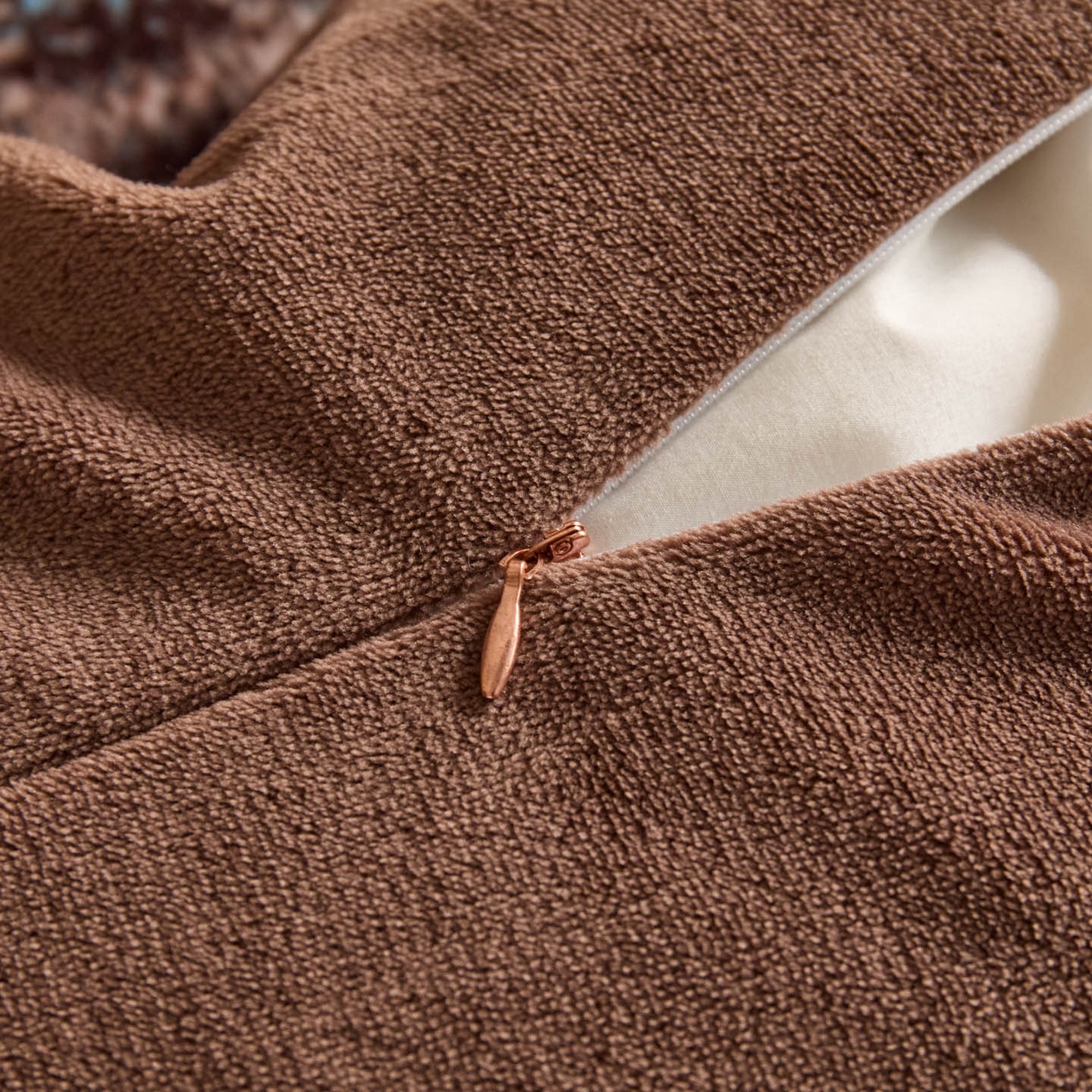 91家纺网 家纺一手货源 找家纺 吾诺家居 吾诺 2025新款纽扣款牛奶绒四件套美丽绒四件套数码四件套 织梦