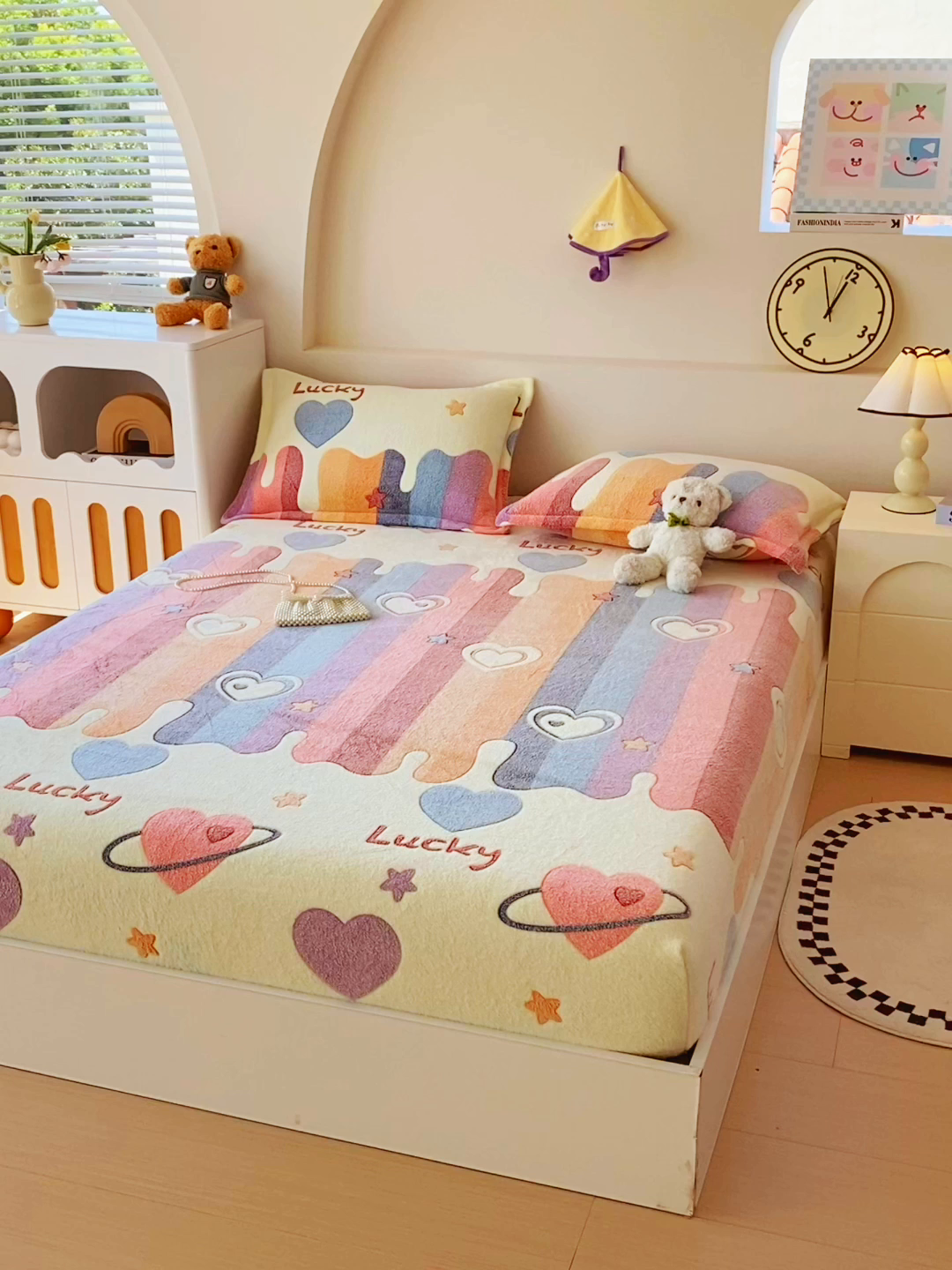 91家纺网 家纺一手货源 找家纺 梦尚舒 2025新款180克雪花绒床笠单品床笠床笠单件 彩虹爱心