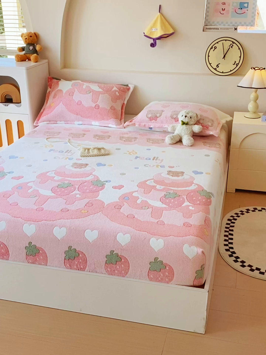 91家纺网 家纺一手货源 找家纺 梦尚舒 2025新款180克雪花绒床笠单品床笠床笠单件 草莓蛋糕