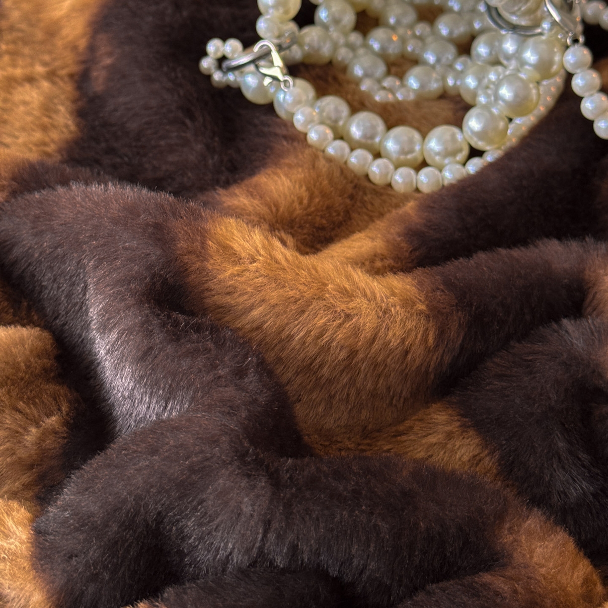 91家纺网 家纺一手货源 找家纺 吾诺家居 2025新款美拉德260克兔毛四件套数码四件套牛奶绒四件套 斑马棕