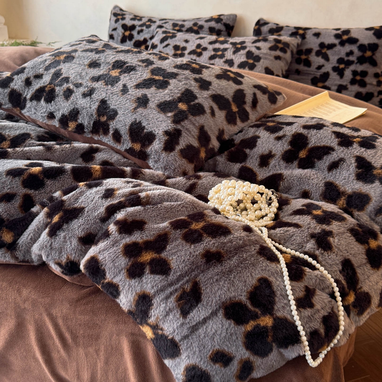 91家纺网 家纺一手货源 找家纺 吾诺家居 2025新款美拉德260克兔毛四件套数码四件套牛奶绒四件套 蝴蝶豹纹