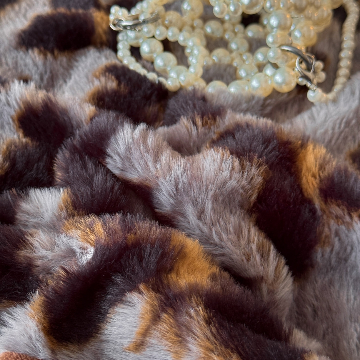 91家纺网 家纺一手货源 找家纺 吾诺家居 2025新款美拉德260克兔毛四件套数码四件套牛奶绒四件套 蝴蝶豹纹