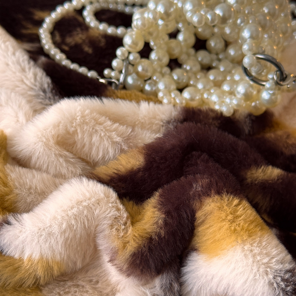 91家纺网 家纺一手货源 找家纺 吾诺家居 2025新款美拉德260克兔毛四件套数码四件套牛奶绒四件套 花间汐月