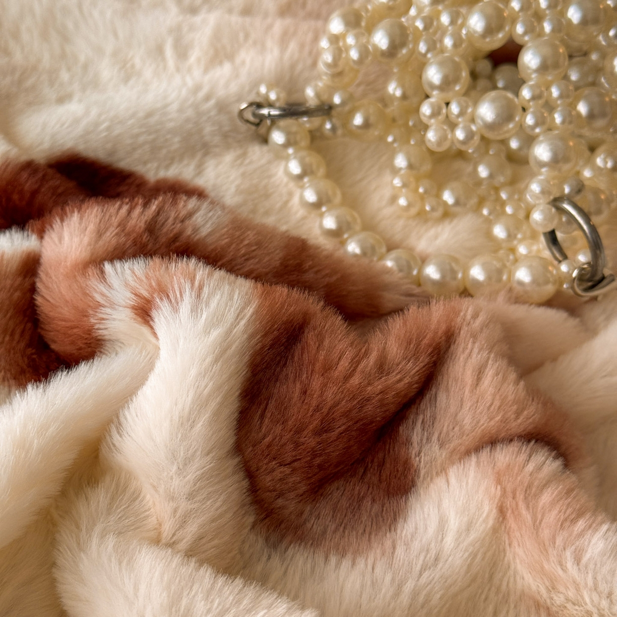 91家纺网 家纺一手货源 找家纺 吾诺家居 2025新款美拉德260克兔毛四件套数码四件套牛奶绒四件套 花盈