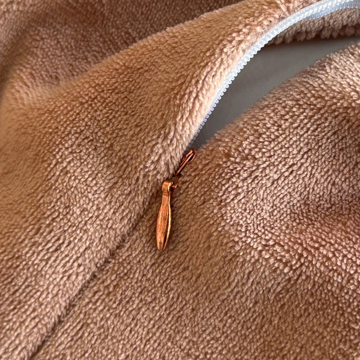 91家纺网 家纺一手货源 找家纺 吾诺家居 2025新款美拉德260克兔毛四件套数码四件套牛奶绒四件套 花盈