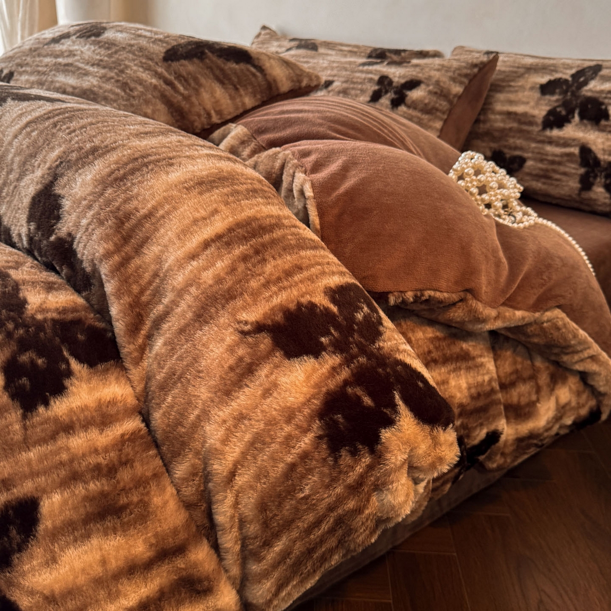 吾诺家居2025新款美拉德260克兔毛四件套数码四件套牛奶绒四件套 焦糖蝶舞