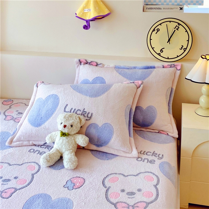 91家纺网 家纺一手货源 找家纺 梦尚舒 2025新款180克雪花绒床笠单品床笠床笠单件 蓝色小熊