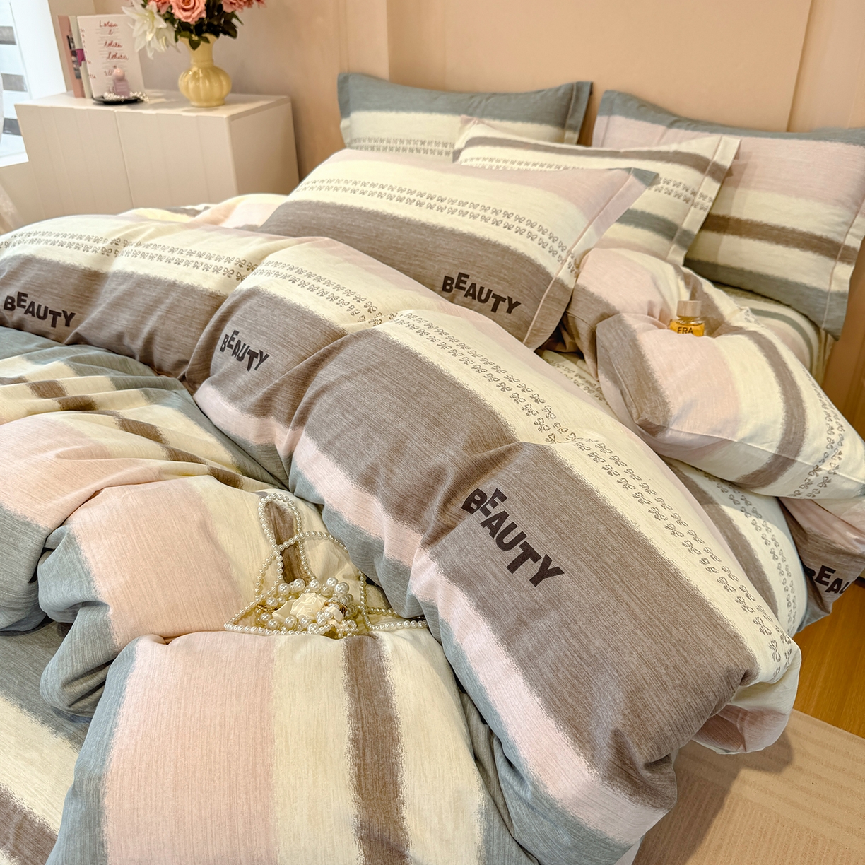 91家纺网 家纺一手货源 找家纺 壹贝家纺 2025新款A类100%全棉加厚磨毛四件套系列 信条主义-咖